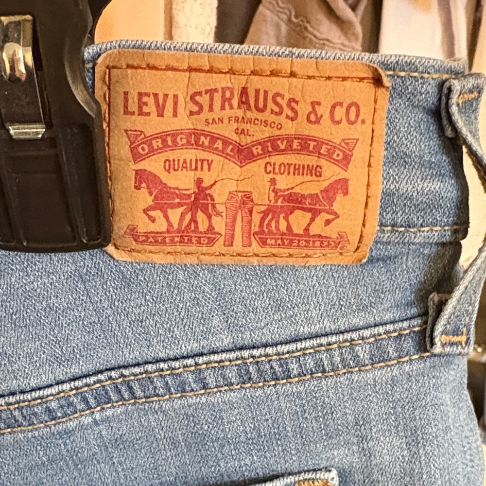 Levi's Light Wash Rolled-Hem Denim Shorts - Picture 2 of 4